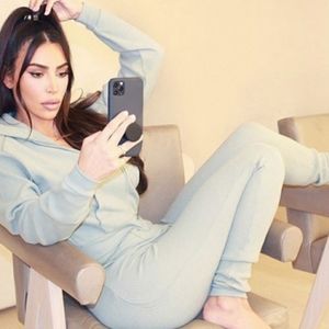 SKIMS 2 Piece Mineral Waffle Knit Matching Set Long Sleeve Top Joggers Kim K